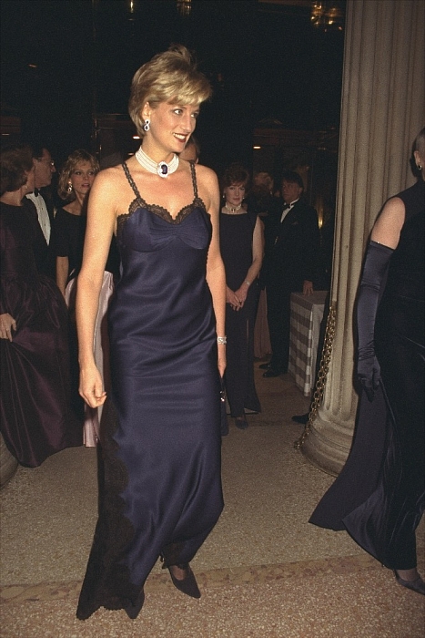 Принцесса Диана в Dior, 1995 фото № 2