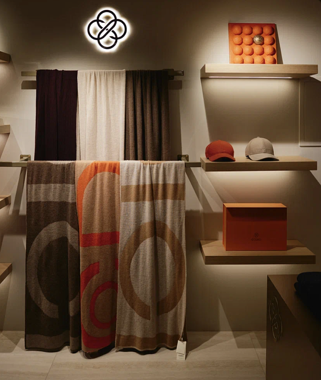 Fashion-дайджест: IUMAN Intimissimi Uomo x bobber, коллекция MaxMara Holiday 2025 и другие новости фото № 14