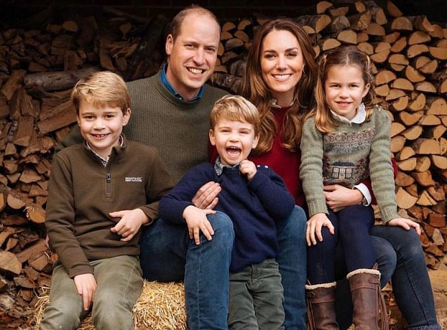 Принц Уильям и Кейт Миддлтон с детьми. Фото: @dukeandduchessofcambridge фото № 12
