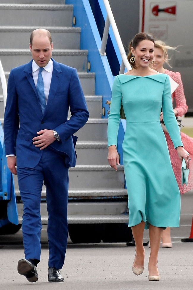 Принц Уильям и Кейт Миддлтон в платье Emilia Wickstead фото № 1