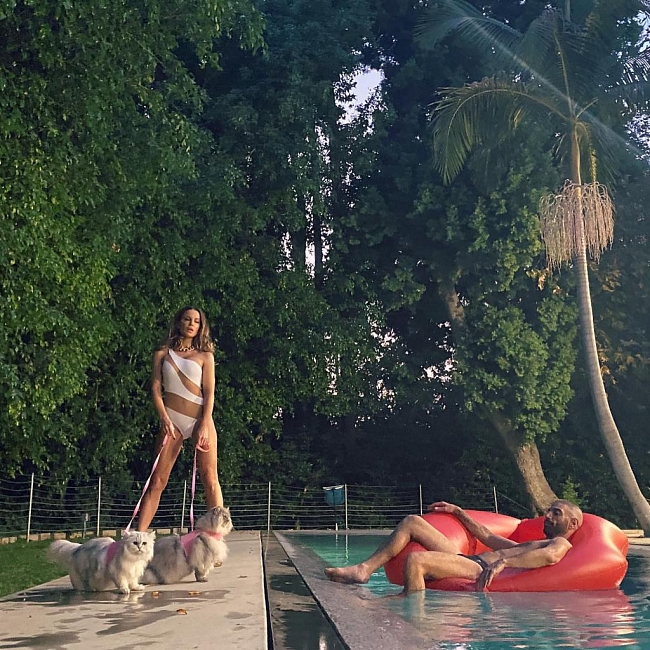 Кейт Бекинсейл в купальнике Norma Kamali. Фото: @katebeckinsale фото № 3