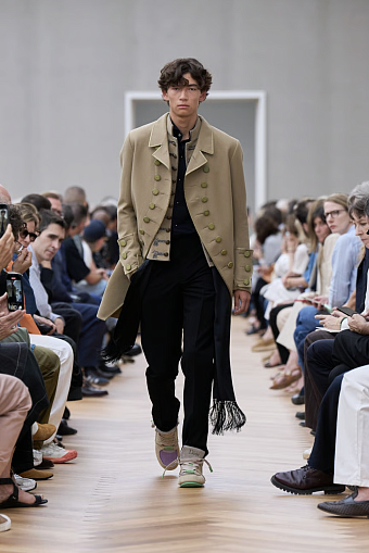 мундир — новая альтернатива классическому жакету фото № 3 Dior Summer'26 фото № 3