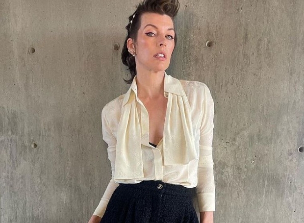 Невероятно стройная Милла Йовович в укороченных шортах и другие гости показа круизной коллекции Chanel 