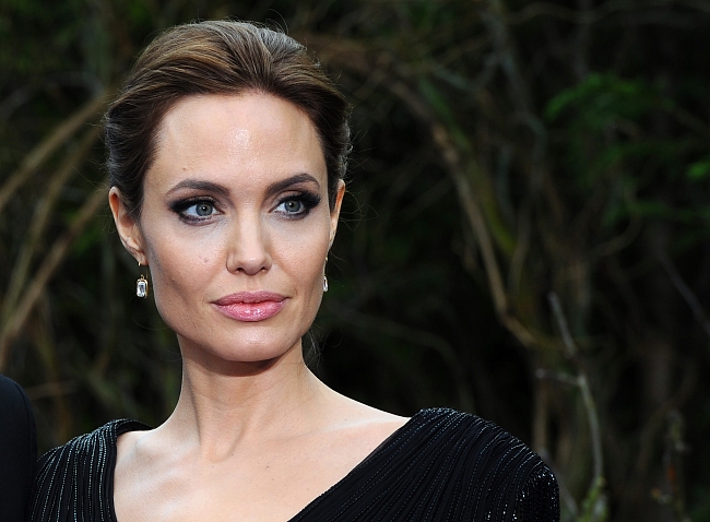 Слухи: Анджелина Джоли готова заводить новые отношения фото № 1