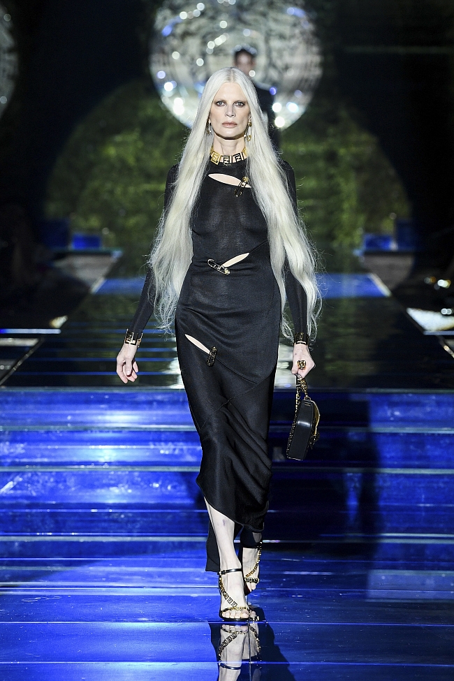 Кристен Маккменами на показе Versace by Fendi фото № 1