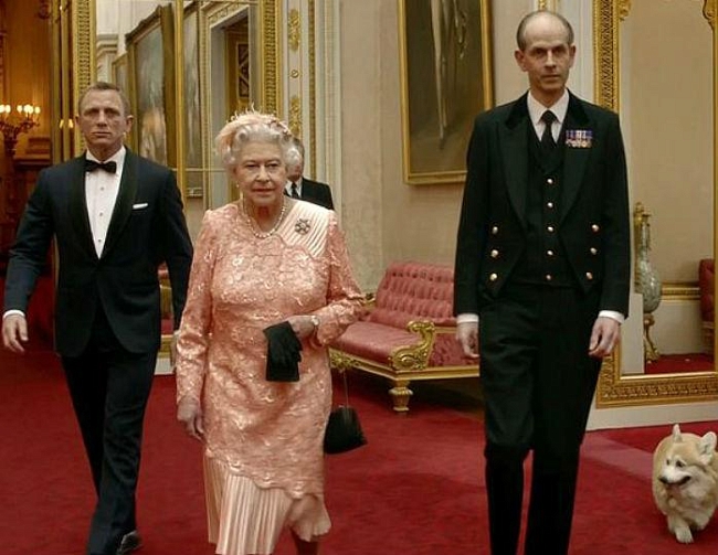 Королева Елизавета II впервые снялась в игровом кино фото № 1