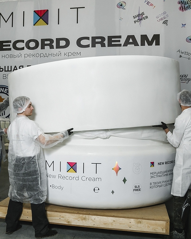Компания Mixit выпустила самую большую банку крема для тела в мире фото № 1