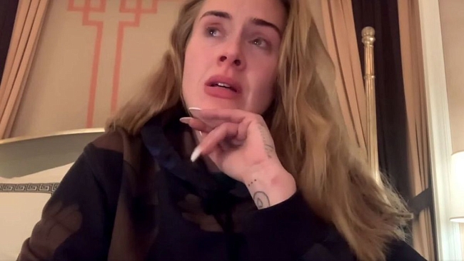 Адель. Кадр из видео в Твиттере @Adele фото № 1