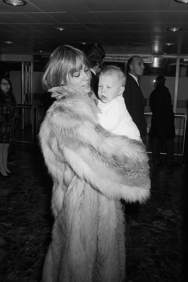 Анита Палленберг в сыном Марлоном, 1969 год фото № 13