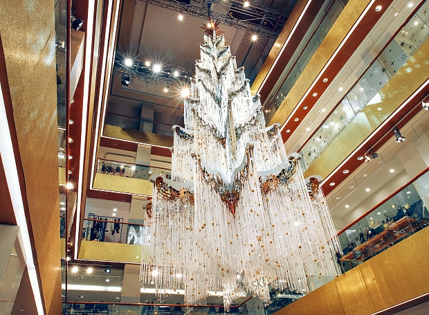 В ЦУМе установили новогоднюю елку Swarovski
