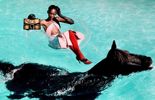 Лошадь в бассейне: самые яркие и запоминающиеся рекламные кампании 2020 фото № 1