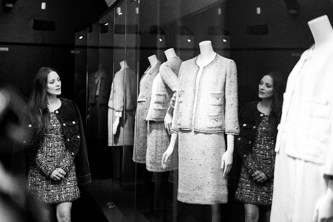 В Париже открылась выставка Gabrielle Chanel. Fashion Manifesto фото № 2