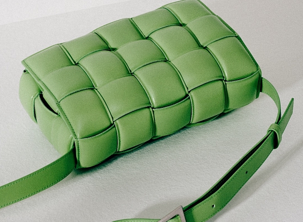 Bottega Veneta представили сумку, созданную специально для России