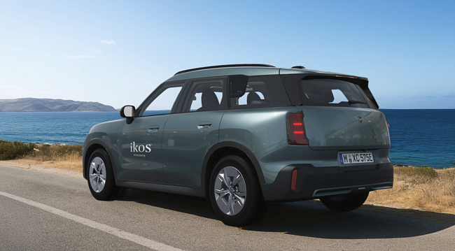 Дайджест путешествий: открытие Tivoli LA VIE Muscat Hotel & Residences, майские праздники в The Ritz-Carlton Maldives, Fari Islands и коллаборация Ikos x MINI фото № 4