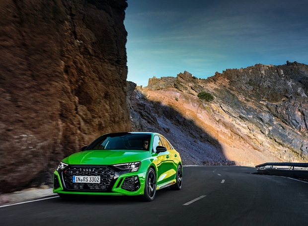 Посмотрите на яркие новинки Audi RS, которые теперь доступны в России
