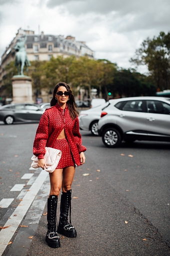 Камила Коэльо на Неделе моды в Париже фото № 28
