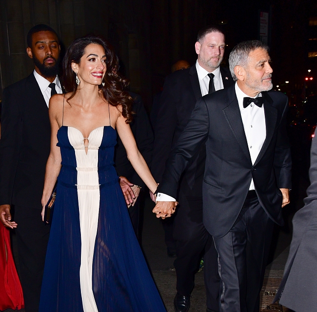 Джордж и Амаль Клуни на премии Ассоциации корреспондентов ООН фото № 1