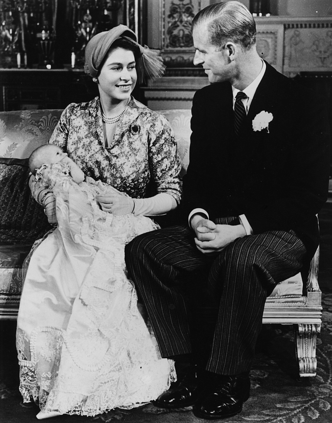 Принцесса Елизавета и принц Филипп с дочерью принцессой Анной, 23 октября 1950 года фото № 3