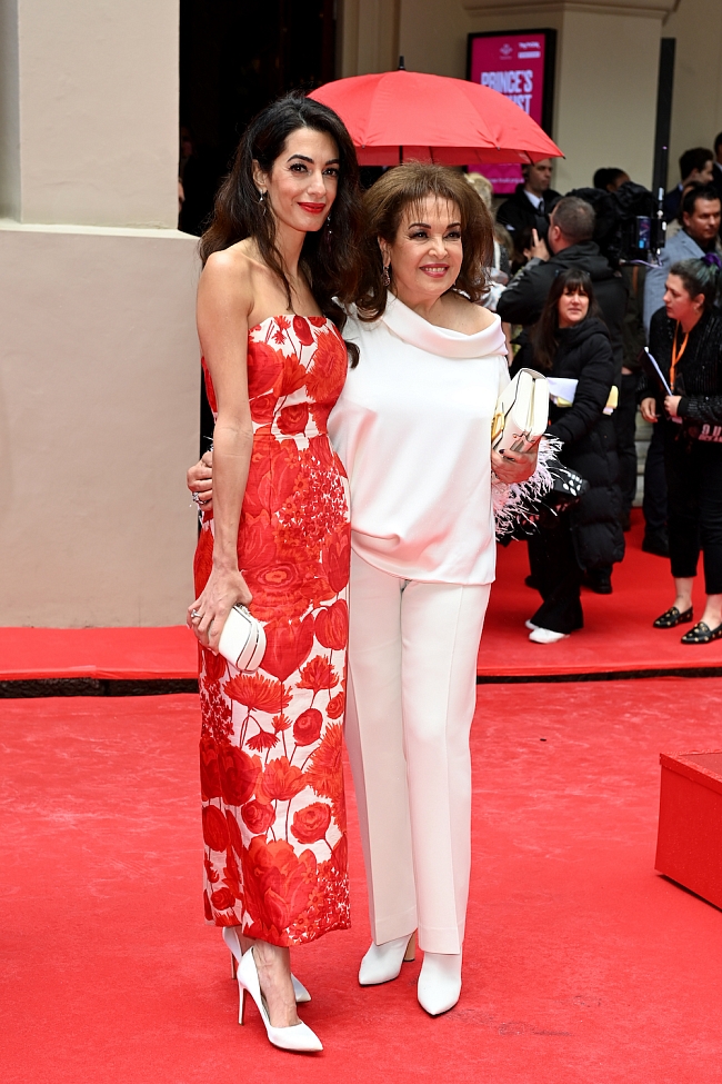 Амаль Клуни с матерью Барией Амалуддин фото № 2