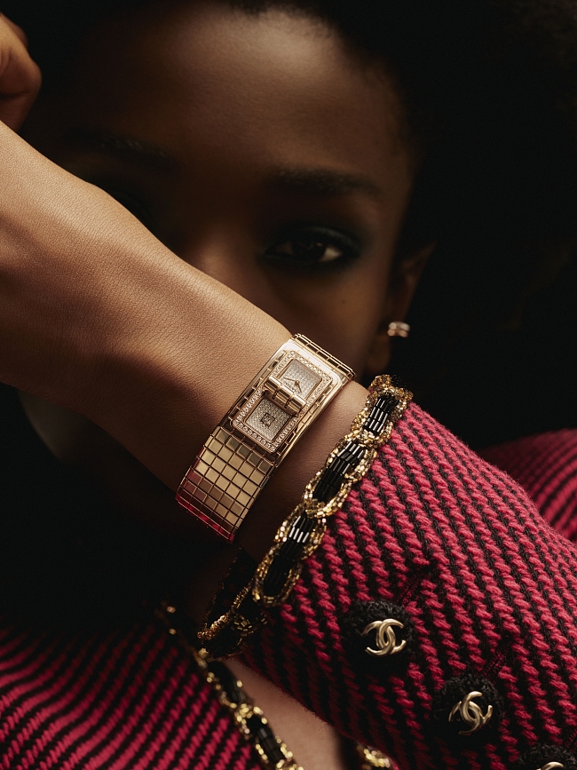 Мечтательный мир Chanel: бренд обновил линейку украшений и часов фото № 12