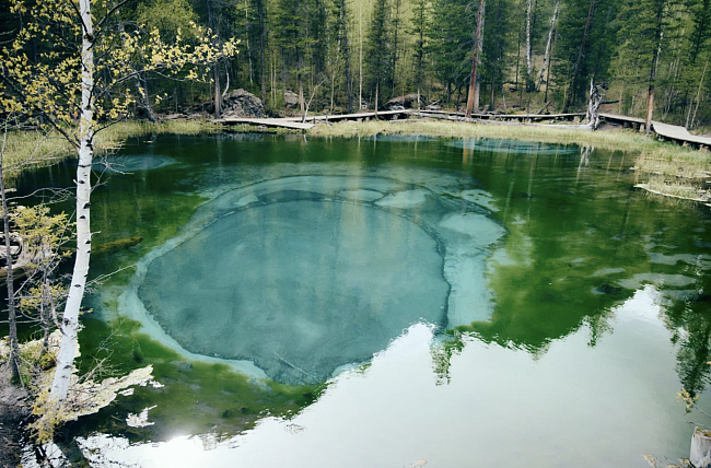 Гейзеровое озеро — маленькое, но очень притягательное благодаря своему необычному виду фото № 15