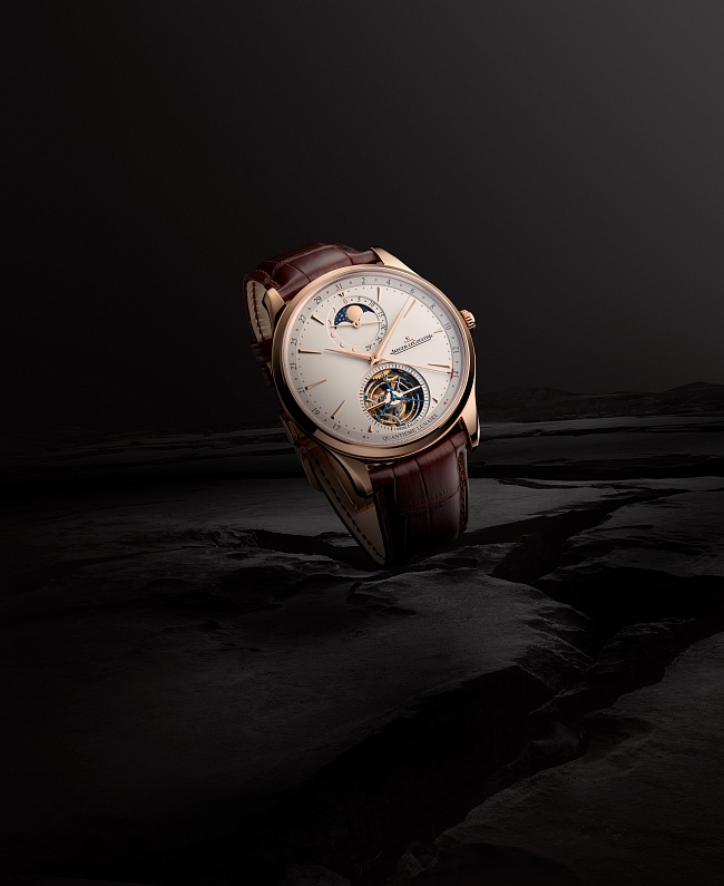 Jaeger-LeCoultre представили новую модель часов с указателем фаз луны и турбийоном фото № 1