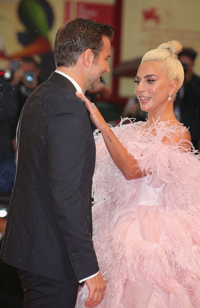 «Мы придумали эту историю»: Леди Гага рассказала правду об отношениях с Брэдли Купером фото № 2