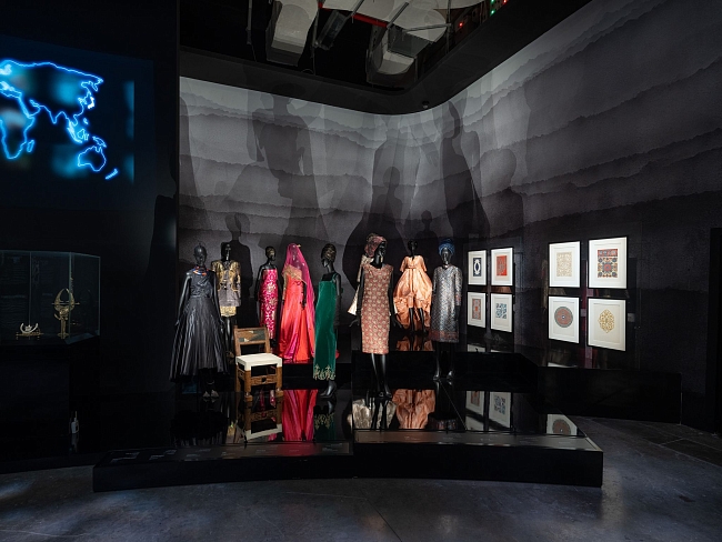 Выставка Christian Dior Designer of Dreams в Дохе фото № 3