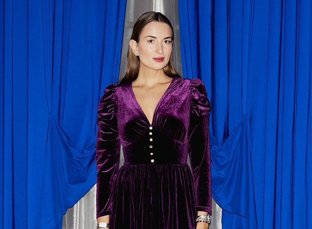 Кристина Левиева в роскошном бархатном платье пурпурного цвета и другие гости показа новой коллекции Mastersuit
