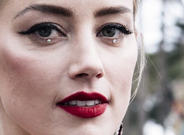 Со слезами на глазах: необычный макияж Эмбер Херд в Каннах 2018