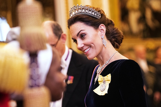 Королевские драгоценности: ожерелье Елизаветы II, которое носит Кейт Миддлтон фото № 3