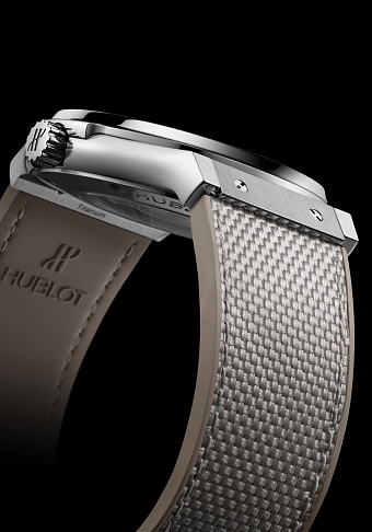 Серия Hublot Classic Fusion Essential меняет цвет на серо-бежевой фото № 4