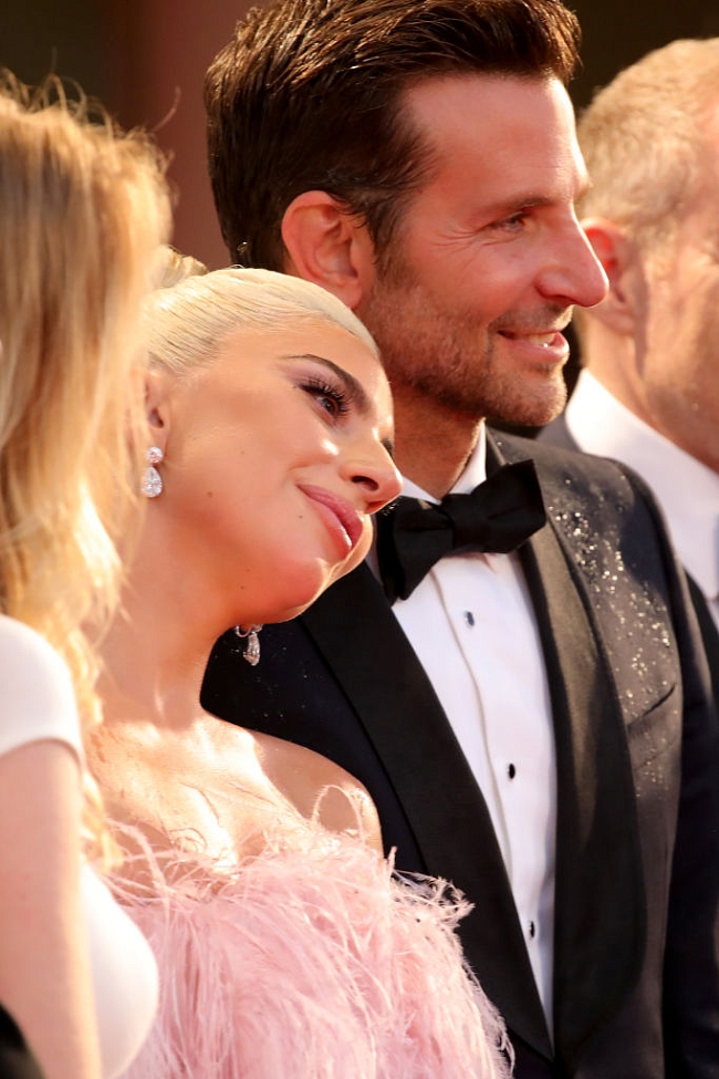 «Мы придумали эту историю»: Леди Гага рассказала правду об отношениях с Брэдли Купером фото № 1