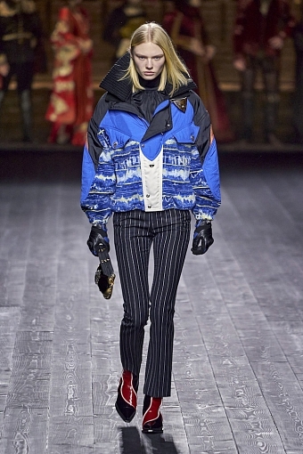 О времени: показ Louis Vuitton закрыл Неделю моды в Париже фото № 1