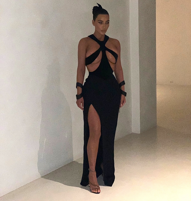 Hot or Not: Ким Кардашьян в откровенном наряде на Hollywood Beauty Awards фото № 2