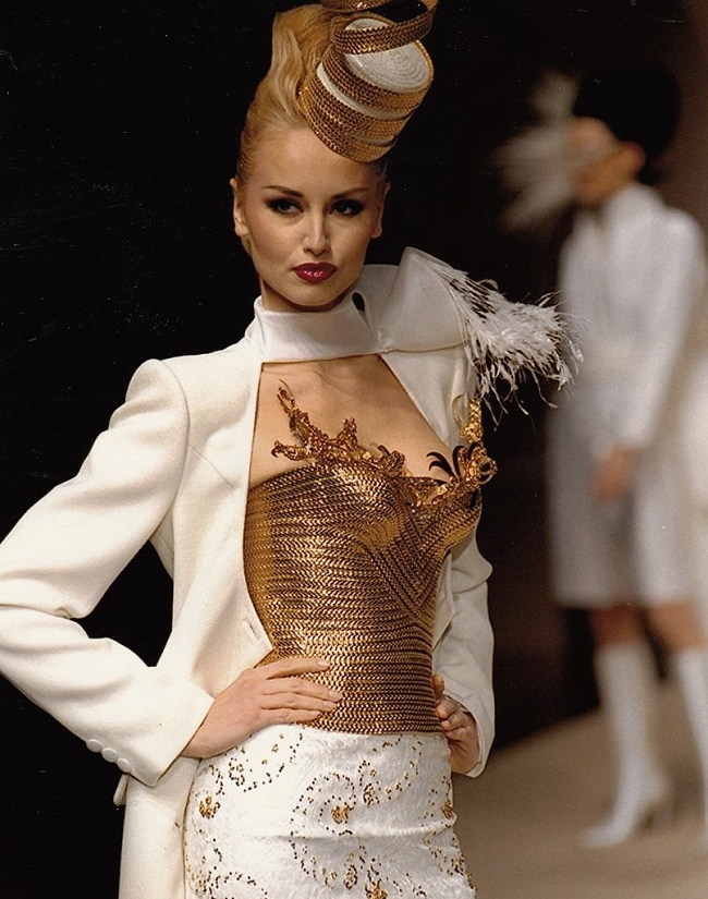 Коллекция «Русский модерн» 1998 года, Valentin Yudashkin Haute couture фото № 6