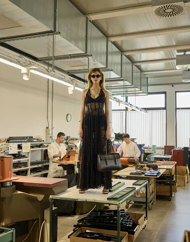 Fashion-дайджест: новая коллекция Kalmanovich, весенняя капсула бренда «Снежная Королева» и другие новости фото № 7