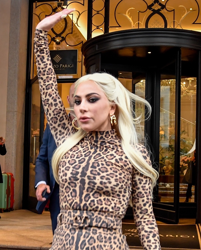 Леди Гага в Valentino, ноябрь 2021 года фото № 2
