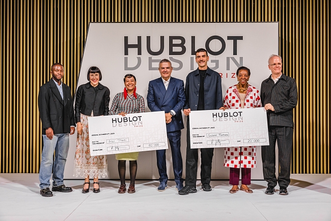 Победители HUBLOT DESIGN PRIZE 2023 с членами жюри и CEO Hublot Рикардо Гвадалупе фото № 1