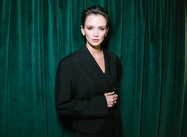 Актриса Паулина Андреева появилась на премьере фильма «Лед 2» в драгоценном сете Piaget 
