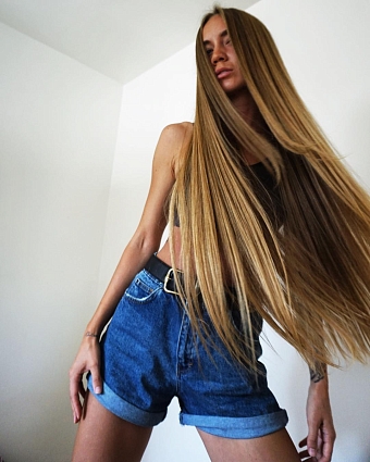 «Лучше густое каре, чем «жидкая» длина»: блогер Владлена Варламова о том, как отрастить волосы фото № 2