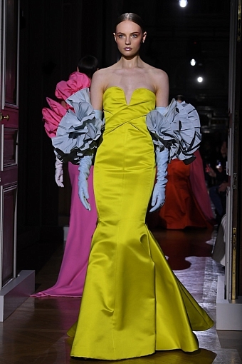 Платья мечты: как прошел показ Valentino Haute Couture весна-лето 2020 фото № 26