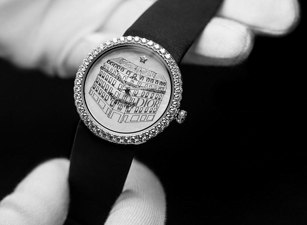 Dior создали безупречные часы к открытию легендарного бутика на авеню Монтень