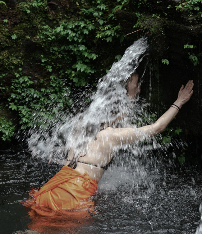 Ритуал очищения водой, Храм Менгенинг фото № 12