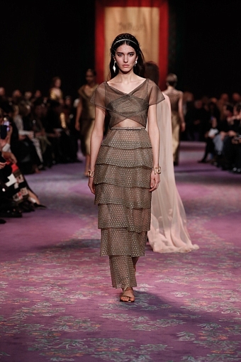 «Что если бы женщины правили миром»: коллекция Christian Dior Haute Couture весна-лето 2020 фото № 15