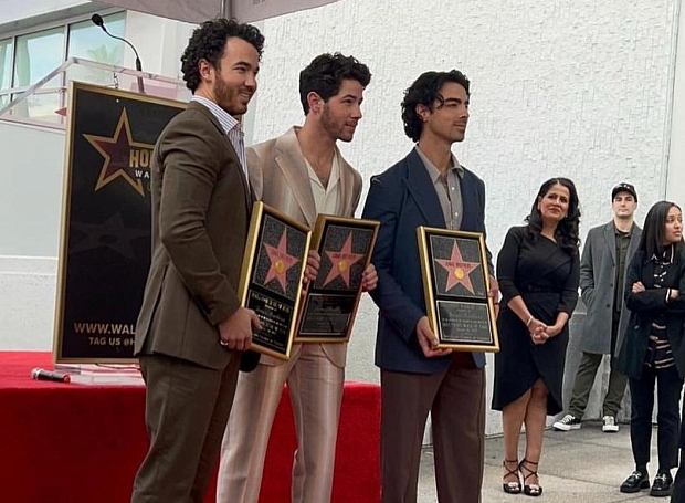 Братья Джонас получили свою первую звезду на голливудской «Аллее славы» 
