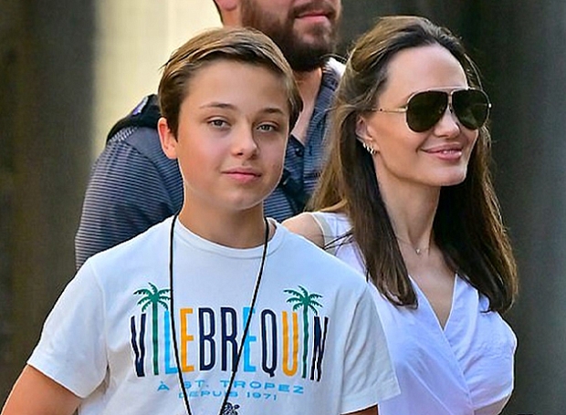 Посмотрите на 14-летнего сына Анджелины Джоли и Брэда Питта, удивительно похожего на своих звездных родителей