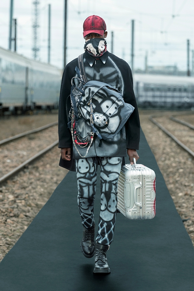 Givenchy весна-лето 2022 фото № 7