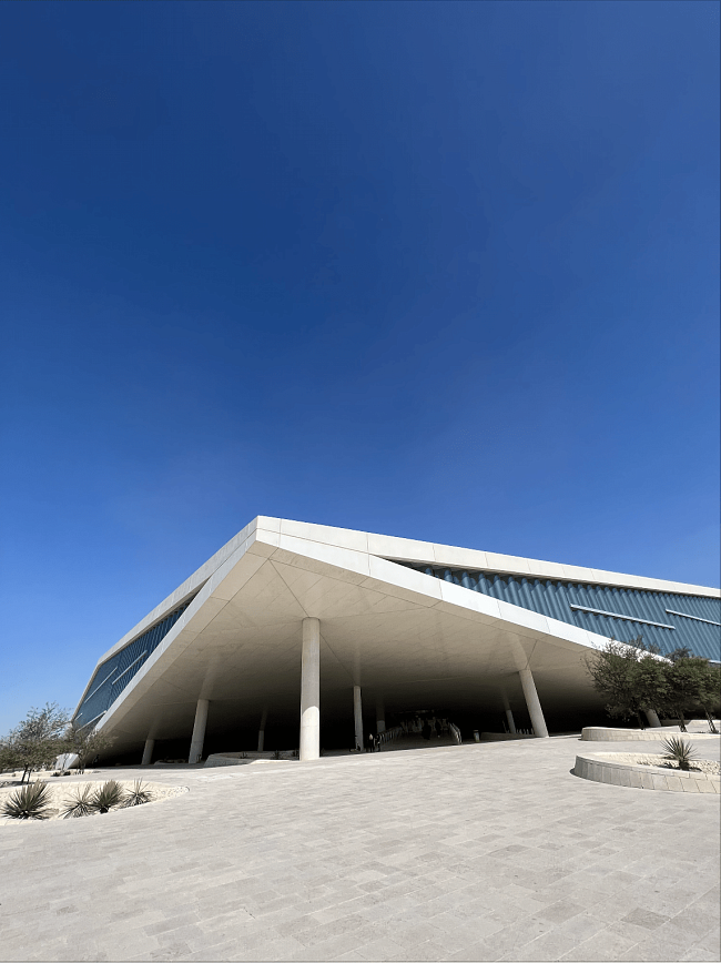 Национальная библиотека Катара, построенная по проекту легендарного голландского архитектора Рема Колхаса фото № 10