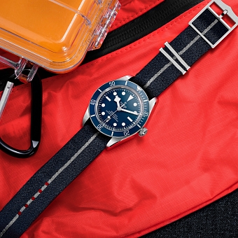 Напоминание о море: бренд Tudor выпустил спортивные часы в морском цвете фото № 1